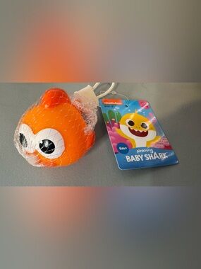 Nickelodeon Pinkfong Baby Shark Orange Bath Toy 6M+ play bath time